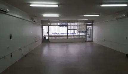 Conjunto Comercial 146m², 02 banheiros e 01 copa.  Condomínio com Recepção e Segurança.  Excelente localização