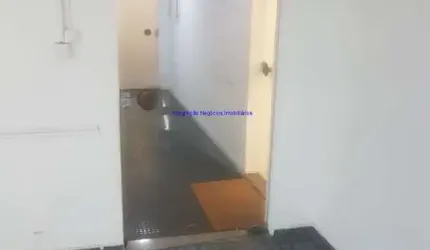 Conjunto comercial 300m², 10 salas,  duas entradas (serviço e principal), 03 banheiros e 01 vaga de garagem.   Portaria 24h com funcionamento