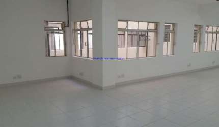 Sala 91m², Totalmente reformada, piso frio, grande sala em L, janelas grandes, bem iluminado, 2 banheiros novos, pintado, prédio com segurança.