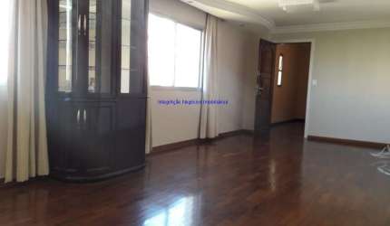 Apartamento 130m², 3 quartos (1 suite), 3 banheiros, 1 vaga de garagem. Imóvel reformado, com ármarios e pronto para morar.