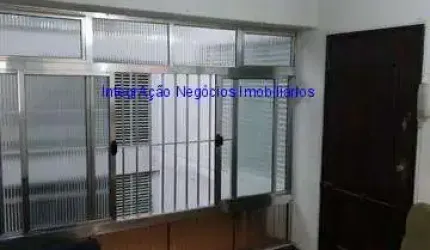 Apartamento, 51m²,  2 dormitórios, 1 banheiro, sem vaga de garagem. Possui armários no quarto e cozinha.  Condomínio com portaria 24hrs.