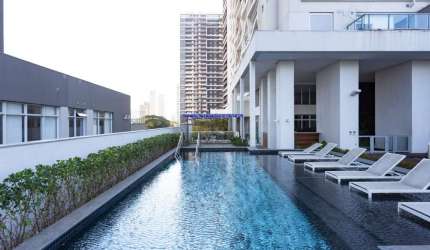 Apartamento Studio MOBILIADO 35m², 01 dormitório, 01 banheiro e 01 vaga na garagem.   Condomínio com portaria 24hrs, piscina, salão de festa.
