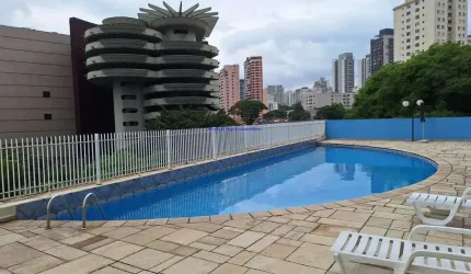 Apartamento 110m², 02 dormitórios (sendo 01 suíte), 02 banheiros e 01 vaga na garagem.