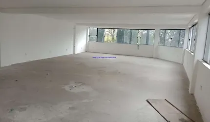Sobreloja 260m² e 04 banheiros.  Excelente localização, á 10 minutos andando para a estação do metrô Higienópolis - Mackenzie