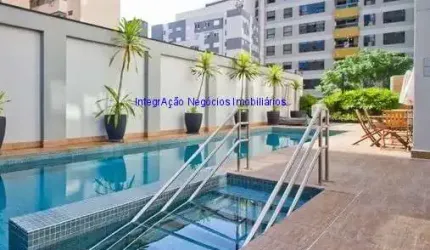 Apartamento Cobertura 54m², 01 dormitório, 01 banheiro e 01 vaga na garagem.  Condomínio com portaria, segurança, piscina, salão de festa