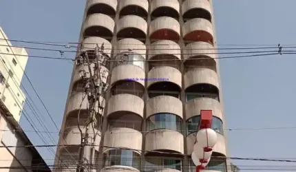 Apartamento Flat 41m², 01 dormitório, 01 banheiro e 01 vaga na garagem.  Condomínio com portaria , salão de festa e academia.  Excelente localização