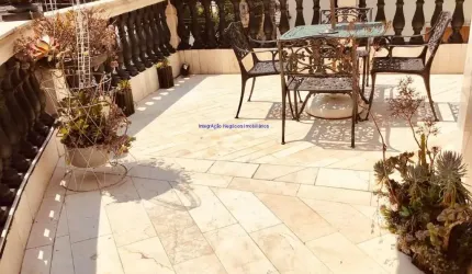 Casa 430m², 11 dormitorios (sendo 03 suites), 11 banheiros e 02 vagas de garagem.  Excelente localização entre as Ruas Doutor Seng, Rocha e Almirante