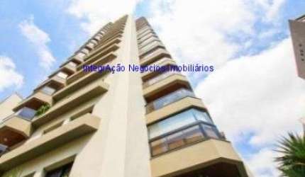 Apartamento 105m², 03 dormitórios (sendo 01 suíte), 03 banheiros e 02 vagas de garagem.  Condomínio com portaria, segurança, piscina e salão de festas