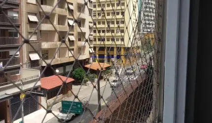 Apartamento 55m², 01 dormitório e 01 banheiro.    Condomínio com portaria.   Excelente localização á 9 minutos andando para a estação do metrô