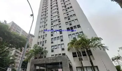 Conjunto Comercial 135m², 03 salas e 03 banheiros.  Condomínio com recepção e portaria.    Excelente localização á 5 minutos andando para a estação