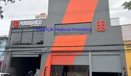 Galpão  2.100m² e 01 banheiro.  Excelente localização entre as Ruas Diogo Vaz,  Scuvero e dos Tapes; Próximo da estação do metrô São Joaquim.
