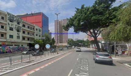 Prédio 1.650m², 07 andares, 03 conjuntos comerciais por andar, 03 lojas e 10 banheiros .  Excelente localização á 1 minuto andando para a estação