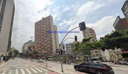 Prédio 1.800m², 09 andares, 04 conjuntos comerciais por andar, 03 lojas e 13 banheiros .   Excelente localização