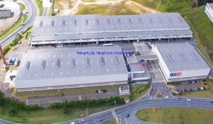 Galpão 1.563,09m² e 4 banheiros..  Excelente localização, Avenida Presidente Vargas e Estrada da Roselândia.  Todas as informações aqui anunciadas