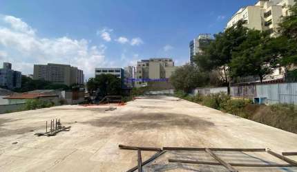 Terreno 2.471m².  Excelente localização, á 9 minutos andando para a estação do metrô Marechal Deodoro entre as Ruas Doutor Candido Espinheira
