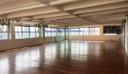 Conjunto Comercial 201m², 04 banheiros e 02 vagas na garagem.  Condomínio com recepção e segurança.  Excelente localização entre as Ruas Campo Verde