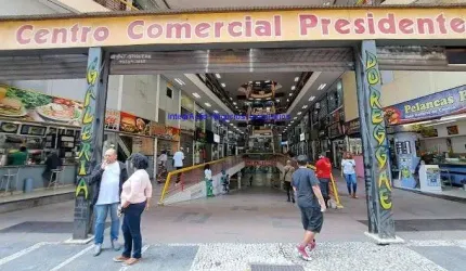 Loja 36m² e 01 banheiro.  Excelente localização, á 4 minutos andando para a estação do metrô Republica; Entre as Ruas Dom Jose de Barros, Conselheiro