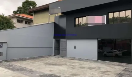 Casa 290m², 04 dormitórios, 05 banheiros e 12 vagas na garagem.   Excelente localização. Todas as informações aqui anunciadas