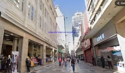 loja 989m² e 02 banheiros .  Excelente localização á 3 minutos andando para a estação do metrô Sé; Entre as Ruas São Bento, Joé Bonifácio e Quintino