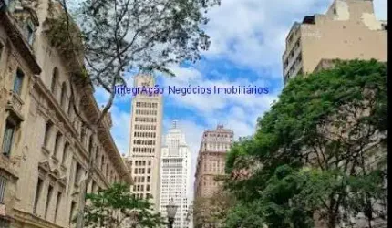 Apartamento  88m², 02 dormitórios e 01 banheiro.  Condomínio com portaria e segurança.  Excelente localização