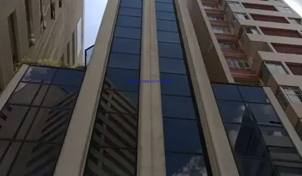 Conjunto comercial 40m², 01 banheiro e 01 vaga de garagem.  Condomínio com portaria e recepção.  Excelente localização as Ruas Peixoto Gomide