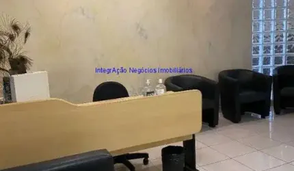 Conjunto comercial, 04 salas e 03 banheiros.  Condomínio com recepção e segurança.  Excelente localização á 2 minutos andando para a estação do metrô