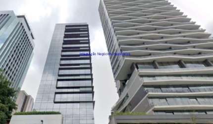 Conjunto Comercial 369,64 m², 03 banheiros e 08 vagas na garagem.  Condomínio com recepção e segurança.  Excelente localização