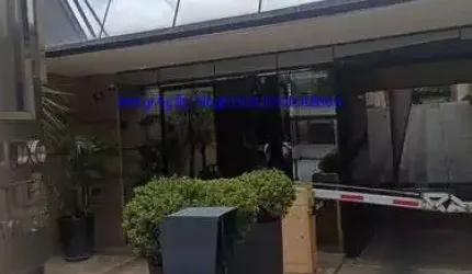 Conjunto comercial 34m², 02 banheiros e 01 vaga de garagem.  Condomínio com portaria e recepção.  Excelente localização