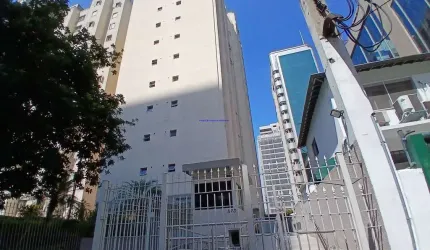 Apartamento 70m², 02 dormitórios, 01 banheiro e 01 vaga de garagem.  Condomínio com portaria, segurança, piscina, academia, churrasqueira