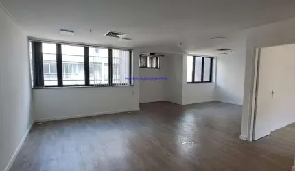 Conjunto Comercial 79m², 01 Copa, 02 banheiros e 02 vagas na garagem.  Condomínio com recepção e segurança.  Excelente localização