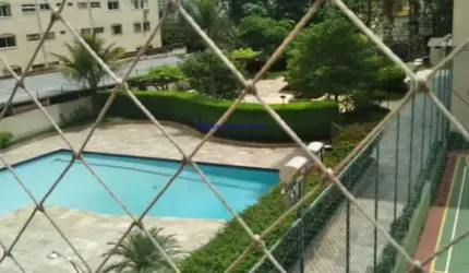 Apartamento 48m², 02 dormitórios, 01 banheiro e 01 vaga na garagem.  Condomínio com portaria, segurança, piscina, área verde, churrasqueira
