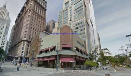 Galpão 1.463m² e 02 banheiros.  Excelente localização, á 2 minutos andando para a estação do metrô São Bento; Entre a Rua Libero Badaró