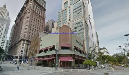 Galpão 1.463m² e 02 banheiros.  Excelente localização, á 2 minutos andando para a estação do metrô São Bento; Entre a Rua Libero Badaró