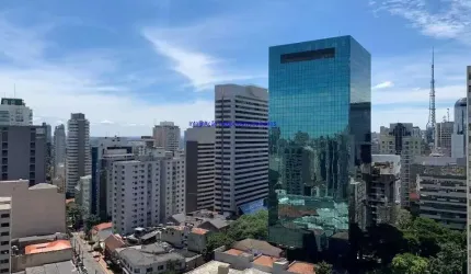 Apartamento 50m², 01 dormitório e 01 banheiro.  Condomínio com portaria e segurança.  Excelente localização á 7 minutos andando para a estação
