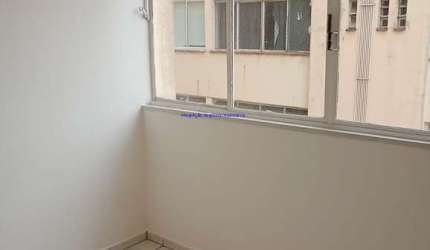 Apartamento 26m², 01 dormitório e 01 banheiro.  Condomínio com portaria e segurança.  Excelente localização, a 8 minutos andando para a estação