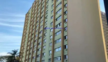 Apartamento  49m², 01 dormitório, 01 banheiro e 01 vaga na garagem.  Condomínio com portaria, segurança e piscina.  Excelente localização