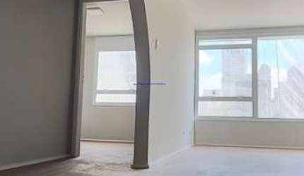 Conjunto comercial 120m² e 02 banheiros.  Condomínio com portaria e recepção.  Excelente localização  entre as Avenidas Brigadeiro Faria Lima, Nov