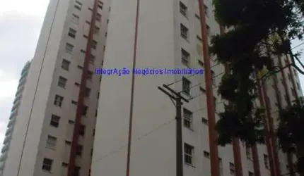 Condomínio com portaria 24hrs e jardim.  Excelente localização á 6 minutos andando para a estação do metrô Consolação; Entre as Ruas Augusta,