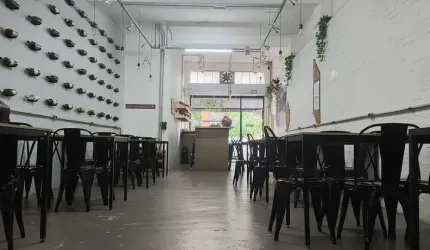 Loja 100m² e 02 banheiros.  Excelente localização, á 8 minutos andando para a estação do metrô Sumaré; Entre as Ruas Galeno de Almeida, Arruda Alvim