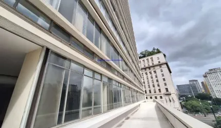 Condomínio com recepção e segurança.  Excelente localização á 4 minutos andando para a estação do metrô Anhangabaú; Próximo a Rua Doutor Miguel Couto,