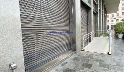 Loja 534m² e 02 banheiros.  Excelente localização á 8 minutos andando para a estação do metrô Anhangabaú;  Entre as Ruas da Quitanda, São bento