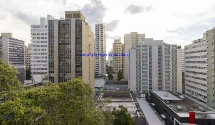 Apartamento 240m², 04 dormitórios (sendo 01 suíte), 03 banheiros e 01 vaga na garagem.  Condomínio com portaria, segurança, playground e jardim.
