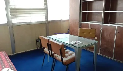 Conjunto Comercial 35m², 01 sala, 01 banheiro e 01 vaga na garagem.  Condomínio com recepção e segurança.  Excelente localização á 7 minutos andando