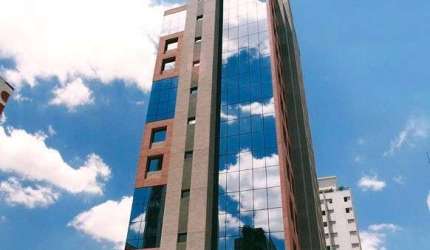 Conjunto Comercial 120m², 02 salas, 02 banheiros e 04 vagas na garagem.    Condomínio com recepção e segurança 24hrs.  Excelente localização