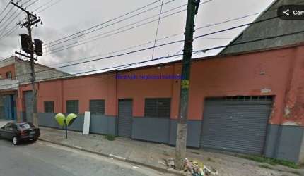 Terreno 1.700m² e 02 banheiros.  Excelente localização Wandenkolk, do Lirismo e Avenida do estado.  Todas as informações aqui anunciadas são fornecida