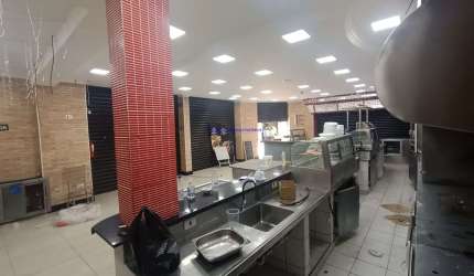 Loja 270m² e 02 banheiros.  Excelente localização, á 3 minutos andando para a estação do metrô São Bento; Entre as Ruas do Comercial