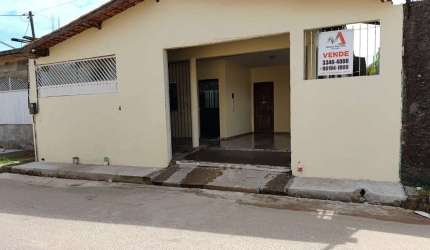 CASA COM 3 QUARTOS SENDO 1 SUÍTE! ÁREA TOTAL DE 300M².