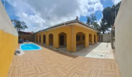 CASA MOBILIADA NA PRAIA DO ARIRAMBA EM MOSQUEIRO! ÁREA PRIVATIVA DE 230M². ÁREA TOTAL DE 468M². 5 VAGAS DE GARAGEM.