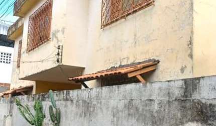 CASA DE 2 PAVIMENTOS EM VILA FECHADA! ÁREA TOTAL DE 117M² NASCENTE.