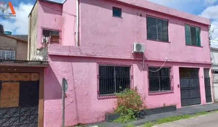 CASA DE 2 PAVIMENTOS COM 7 QUARTOS SENDO 2 SUÍTES! ÁREA PRIVATIVA DE 254M². 01 VAGA DE GARAGEM.